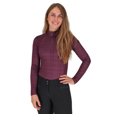 Camisola roxa com padrão xadrez e fecho de correr com calças pretas