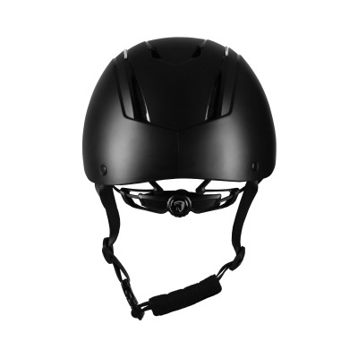 Capacete preto mate com sistema de ajuste e fita acolchoada para o queixo