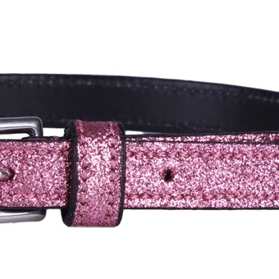 cinto rosa brilhante com fivela prateada