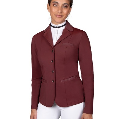 Blazer feminino cor vinho com botões pretos e bolsos em fundo branco