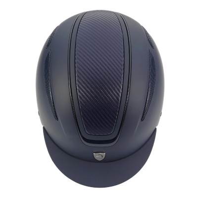 Capacete de equitação azul escuro com textura tipo fibra de carbono e fecho frontal metálico