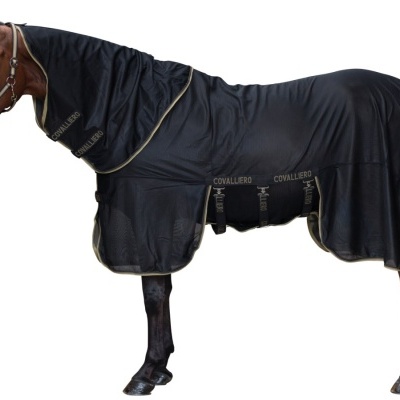 Cavalo com manta preta CAVALERO com detalhes dourados