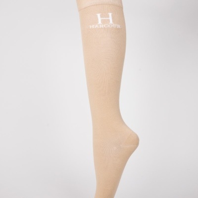 Meia comprida bege claro com logotipo HARCOUR branco no topo