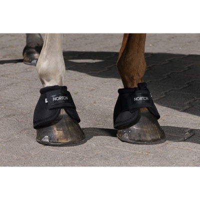 Patinhas de cavalo com protectores pretos NORTON