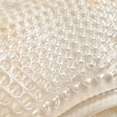 Plástico bolha translúcido com bolhas pequenas e grandes