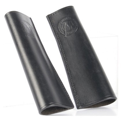 Protetores de braços pretos em pele com marca em relevo