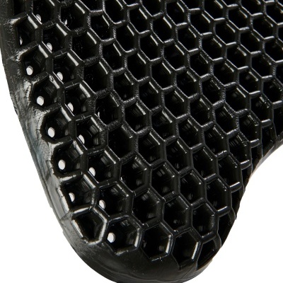 Tapete anti-derrapante preto com padrão de favo de mel em borracha