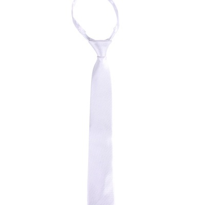 Gravata branca com nó pré-atado e textura fina