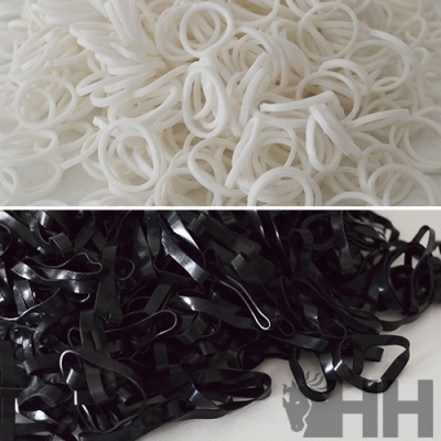 Elásticos para cabelo brancos circulares e pretos brilhantes irregulares em duas partes da imagem