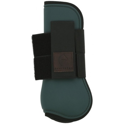 Proteção para pernas de cavalo verde com cinta preta de velcro e etiqueta castanha