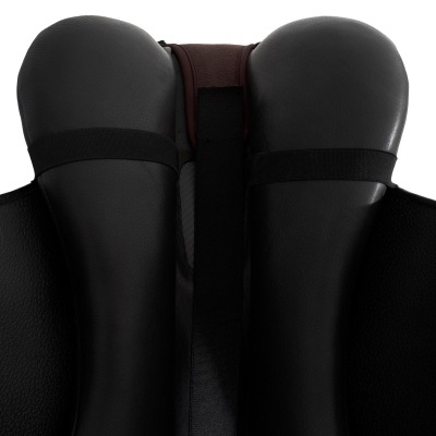 Banco ou cadeira preta acolchoada com tiras e suporte central