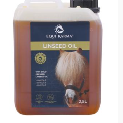 Frasco 2,5L de óleo de linhaça Equi Karma com etiqueta azul e imagem de cavalo