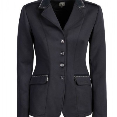 Blazer preto feminino com botões e detalhes brancos nas lapelas e bolsos