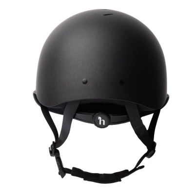 Capacete preto fosco com tiras de fixação e sistema ajustável