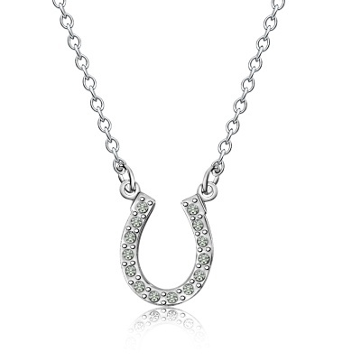 Colar prateado com pendente em forma de ferradura e cristais