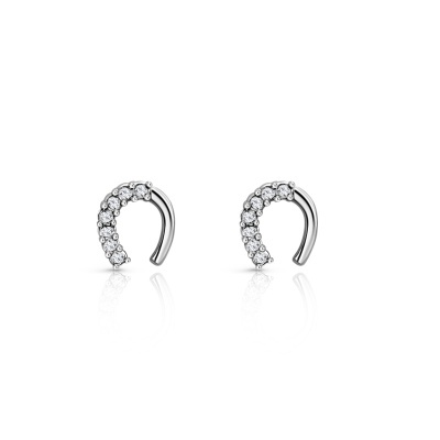 Par de brincos semicirculares em prata com pedras transparentes