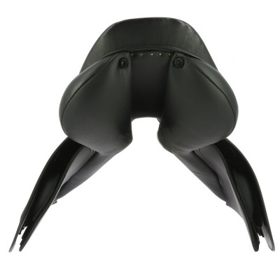 Sela de cavalo preta em pele vista por baixo