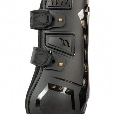 Protetor para cavalo preto com detalhes dourados e tiras ajustáveis