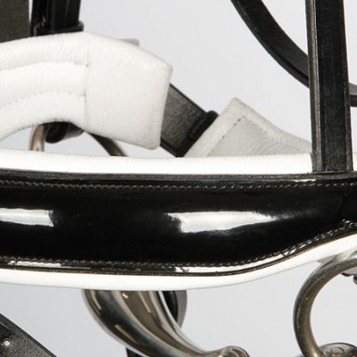 Freio ou cabresto para cavalo em couro preto brilhante acolchoado