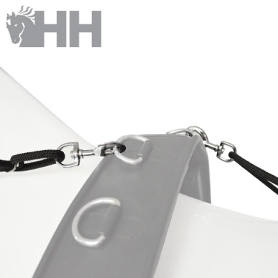 Cinta cinza com argolas metálicas e cordas pretas conectadas, com logótipo 'HH' cinzento no canto superior esquerdo