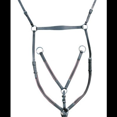 Peitoral para cavalo em couro preto com fivelas e argolas metálicas