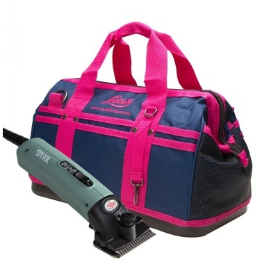 Bolsa azul com alças cor-de-rosa e máquina de cortar cabelo cinzenta