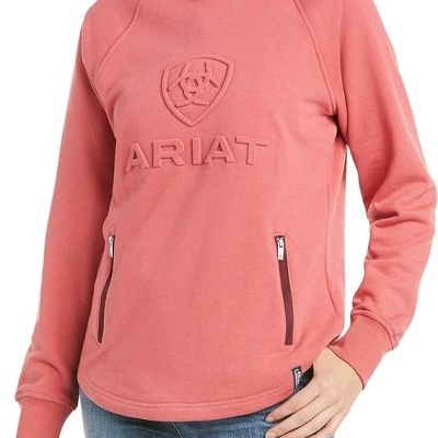 Sweatshirt rosa com capuz e bolso com fecho usada por pessoa