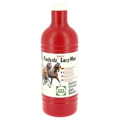 Frasco vermelho de suplemento alimentar para cavalos com rótulo branco e imagem de cavalos.