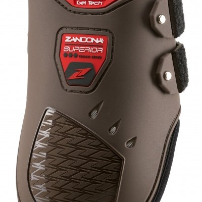 Protector para joelho castanho com detalhes vermelhos e pretos com fechos de velcro