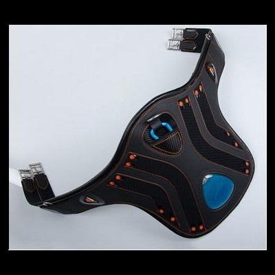 peitoral de cão preto com detalhes laranja e azul