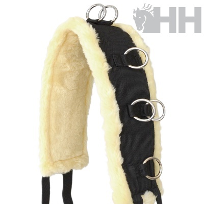 Cincha para cavalo com revestimento felpudo amarelo claro e argolas metálicas prateadas