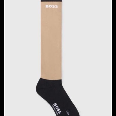 Meia comprida castanha e preta com texto BOSS