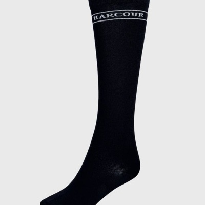 Meia preta alta com texto HARCOUR na faixa branca superior