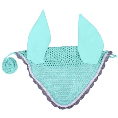 Bandana de croché azul clara com orelhas de tecido azul