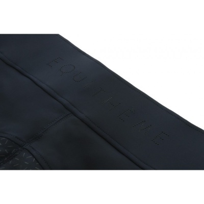 Cintura de roupa interior ou leggings pretas com padrão antiderrapante e texto EQUITHEME