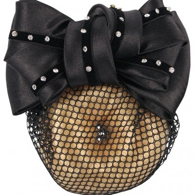 Acessório para cabelo com laço preto e rede preta com almofada bege