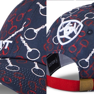 Boné azul escuro com padrão de cavaletes e logótipo branco