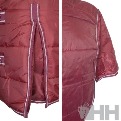 Colete acolchoado vermelho com detalhes em branco e castanho