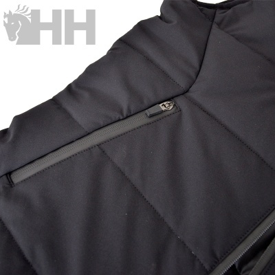 Colete acolchoado preto com fecho de correr em fundo branco