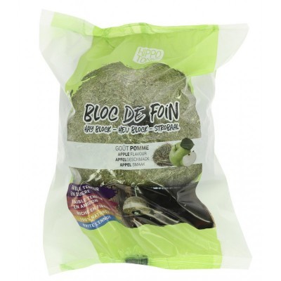 Bloco de feno com embalagem verde e texto multilingue