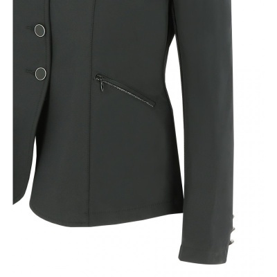 Blazer preto com fecho de botões e bolso zíper