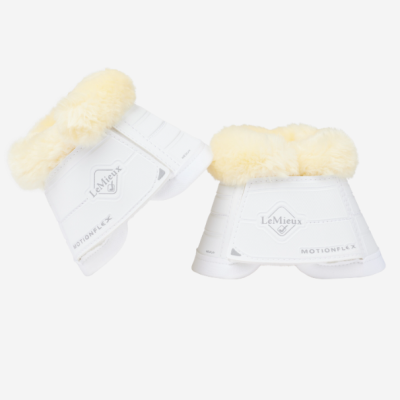 Protetores para cascos de cavalo brancos com acabamento felpudo creme