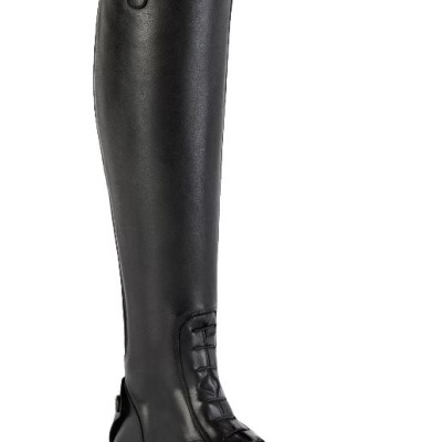 Bota alta preta em couro liso com detalhes em couro texturizado e fivelas