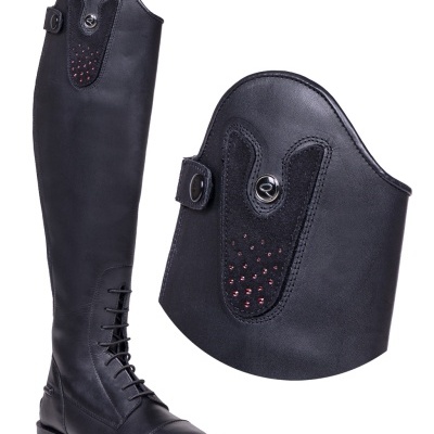 Bota preta alta de couro com detalhes em tecido negro e cristais vermelhos