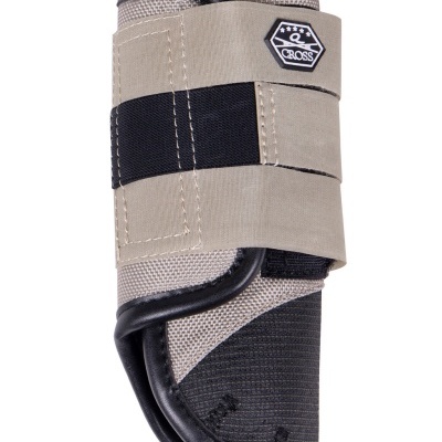 Proteção com tecido bege, preto e cinza e etiqueta CROSS.