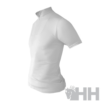 Camisola branca de manga curta com gola alta e painel texturizado no peito