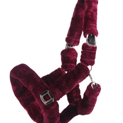 Cabresto felpudo bordô para animais com fivelas metálicas