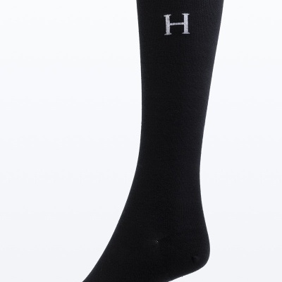 Meia preta comprida com letra H branca