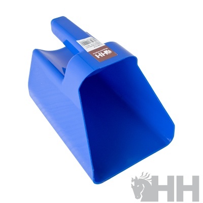 Pá de plástico azul com etiqueta de código de barras e texto HH HIPISMO HIPICA