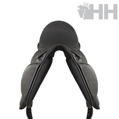 Sela de equitação preta de couro vista de cima